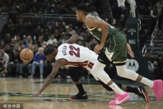 篮球场上的 篮球场上的